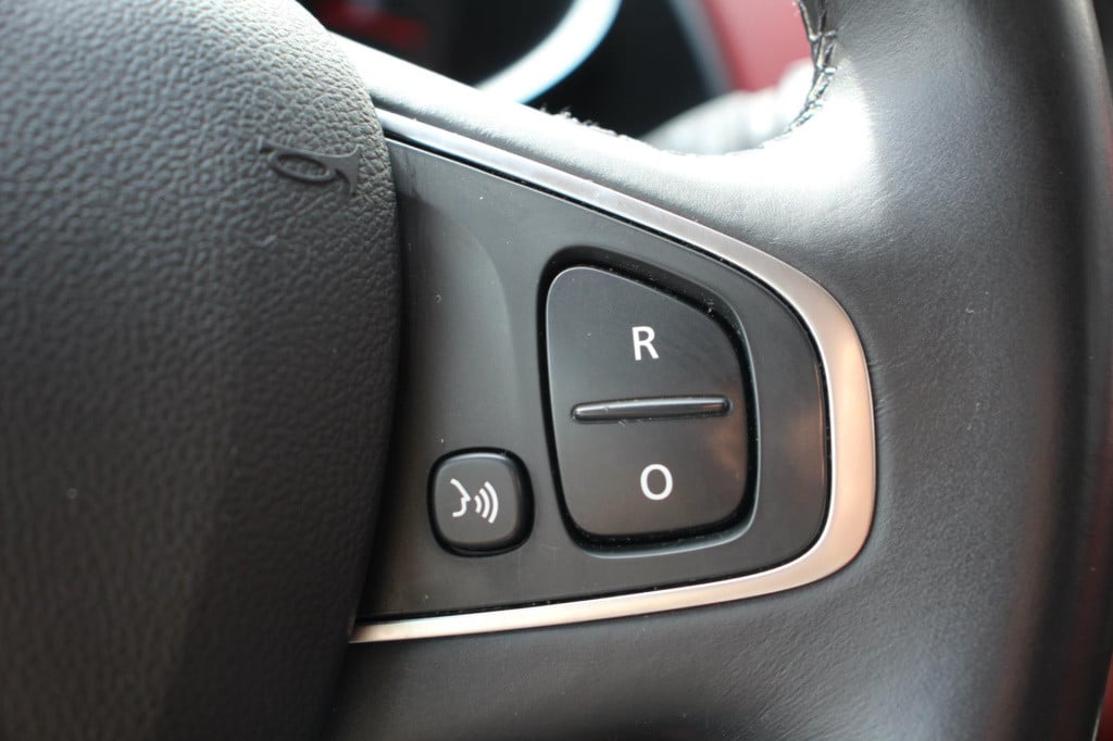Renault Clio 1.2 tce intens - bose - leder - navi - aut inparkeren - camera