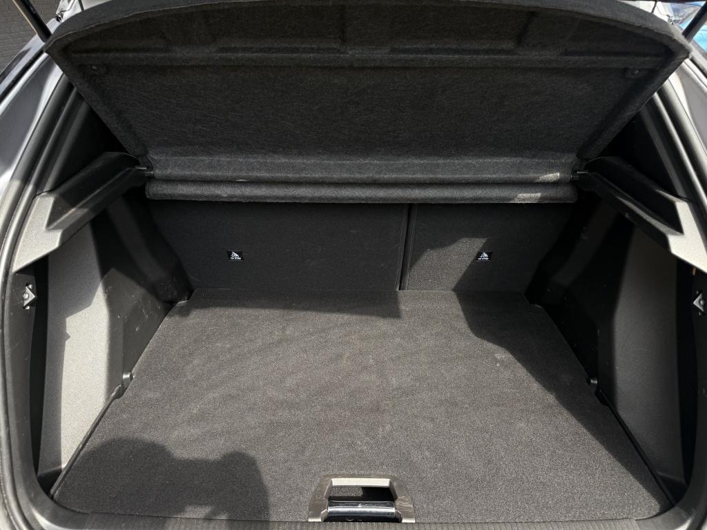 Peugeot 2008 1.2 hybrid 136 gt