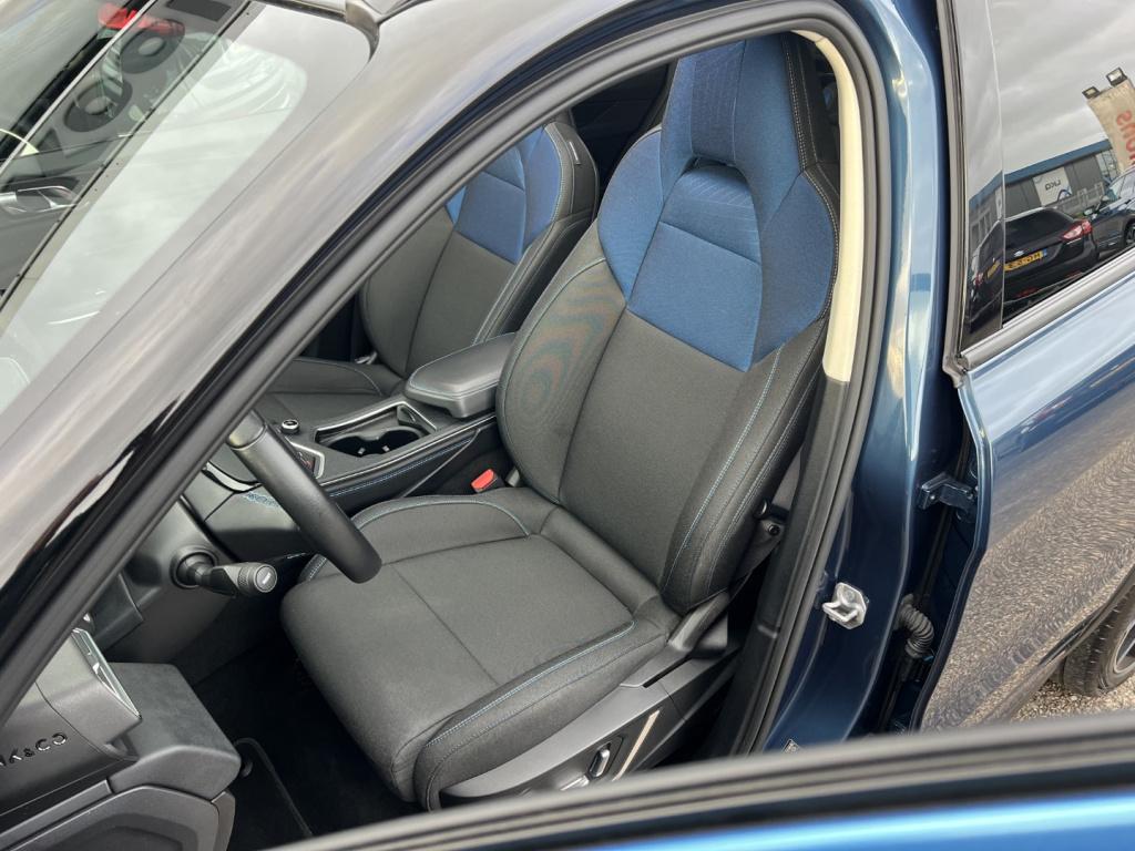 Lynk & Co 01 1.5 261pk phev plug inn hybrid , pano dak,360gr camera , car p