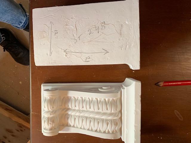 Diverse gipsornamenten en andere gips materiaal