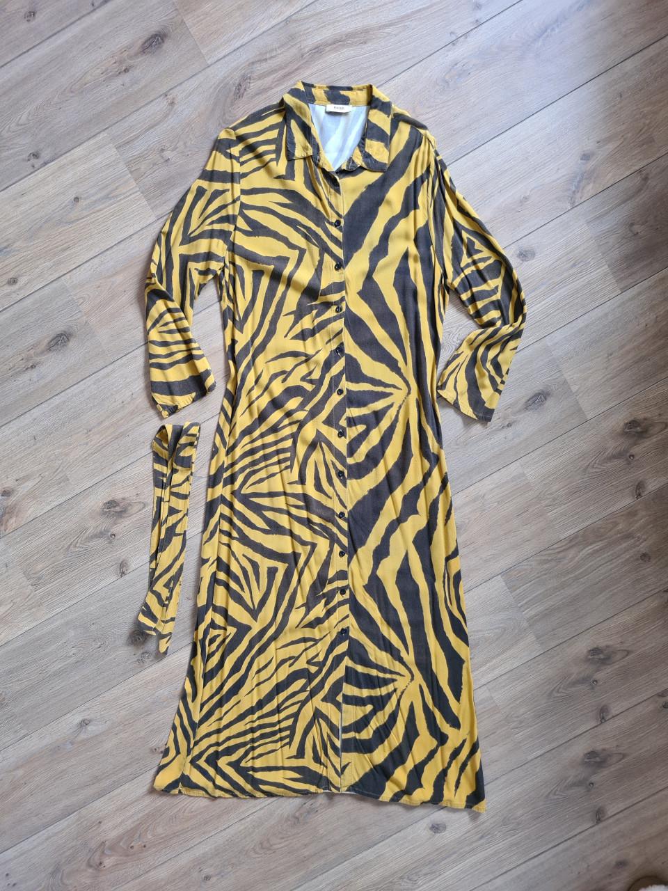 Maxi doorknoop jurk met zebraprint - ANNA Mt L