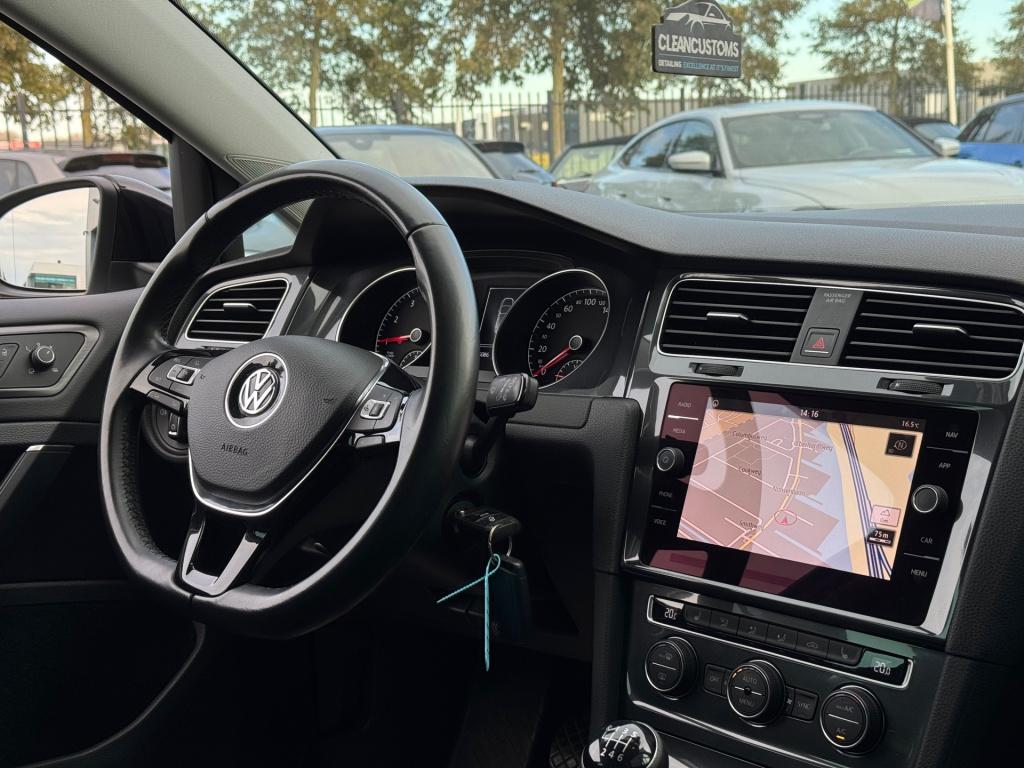 Volkswagen Golf 1.0 tsi * massage stoel * camera * carplay * stoelverwarmin
