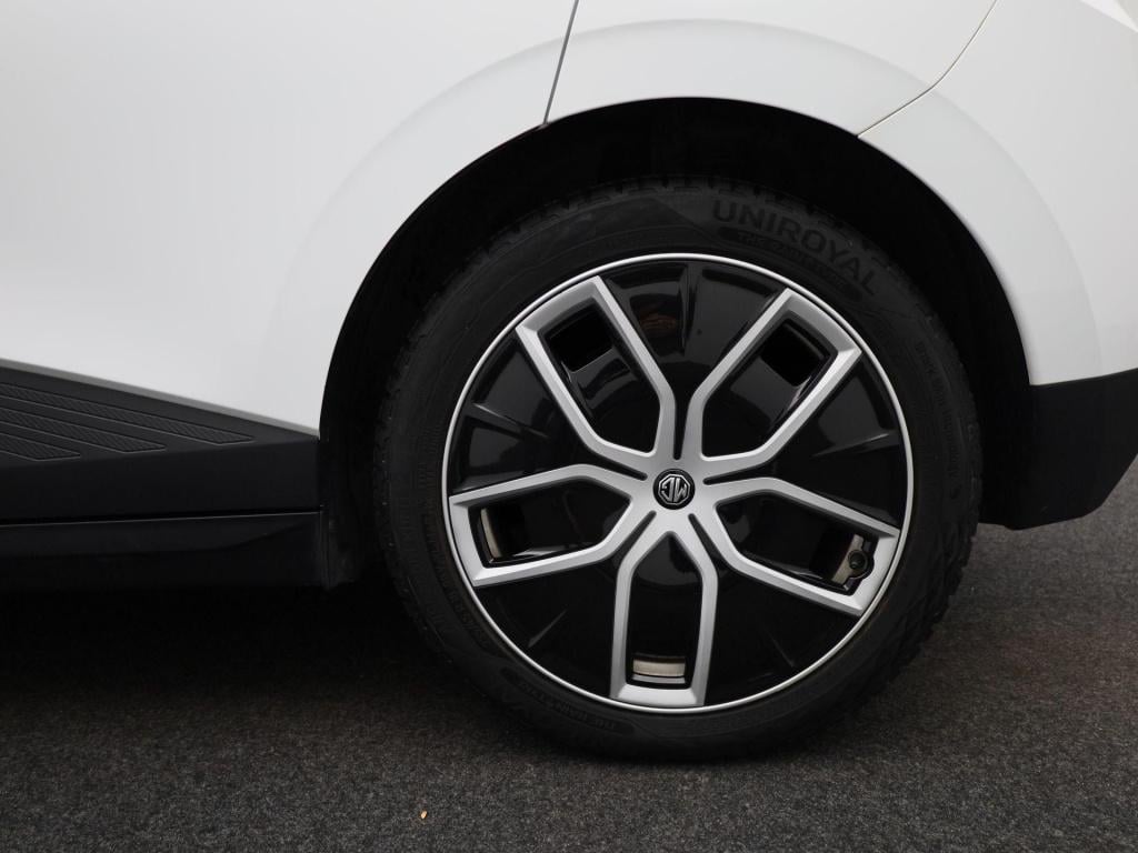 MG Mg4 64 kwh luxury | automaat | navigatie | climate control | apple carpl