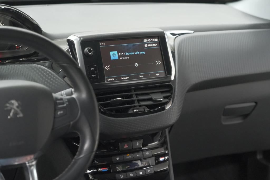 Peugeot 208 puretech 100 eat6 allure | panoramadak | camera | navigatie