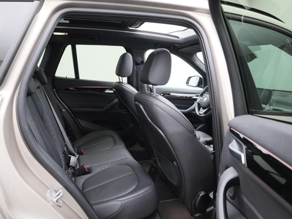 BMW X1 sdrive20i business edition plus | automaat | stoel verwarming | lede