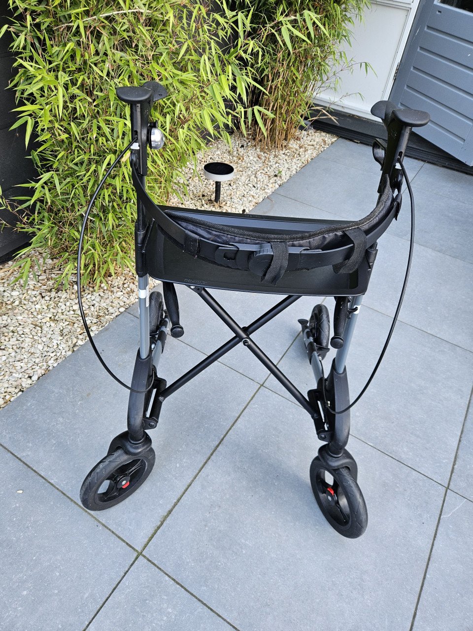 Zgan zeer nette Topro Troja 2G lichtgewicht Rollator....