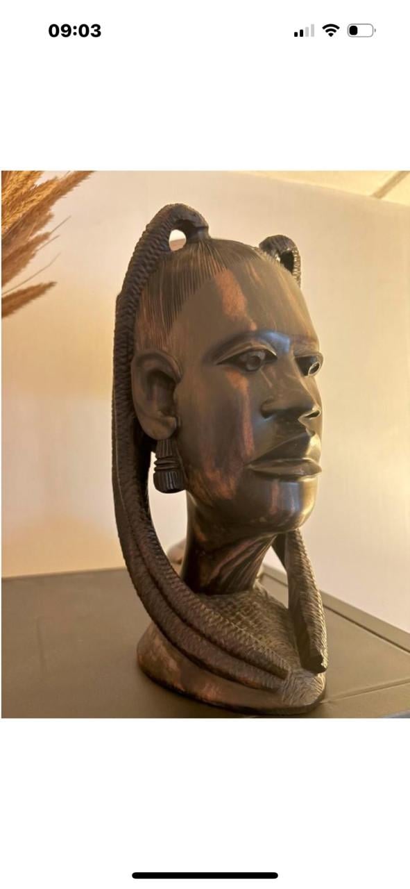 Ebben-houten buste Afrikaanse vrouw