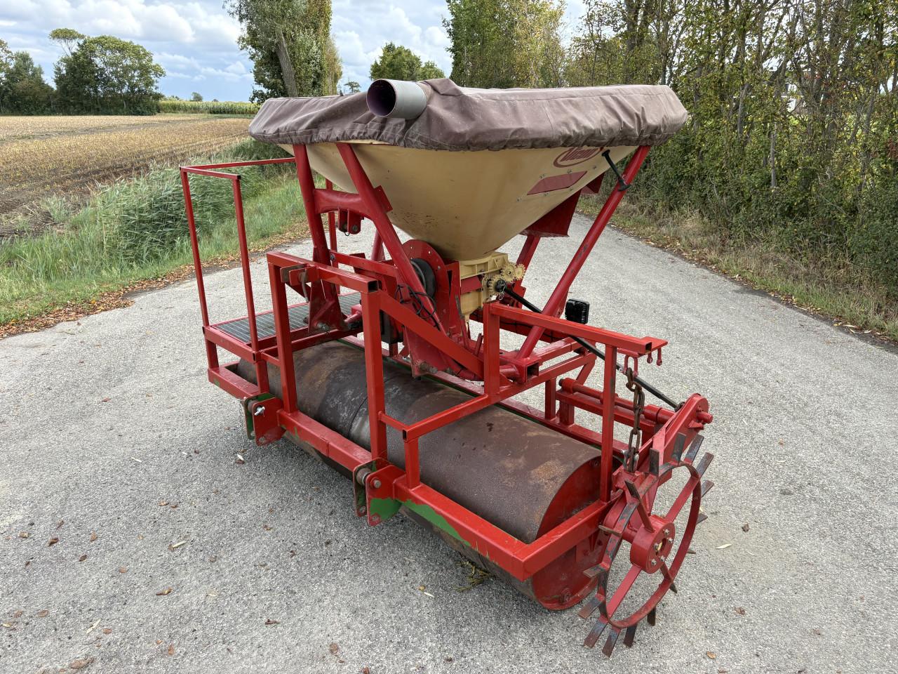 Accord zaaitank met drukrol
