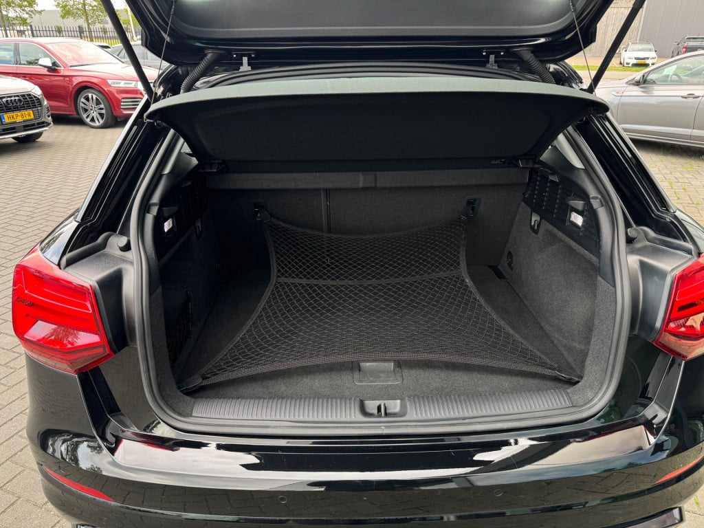 Audi Q2 35 tfsi s edition * panoramadak * camera * keyless