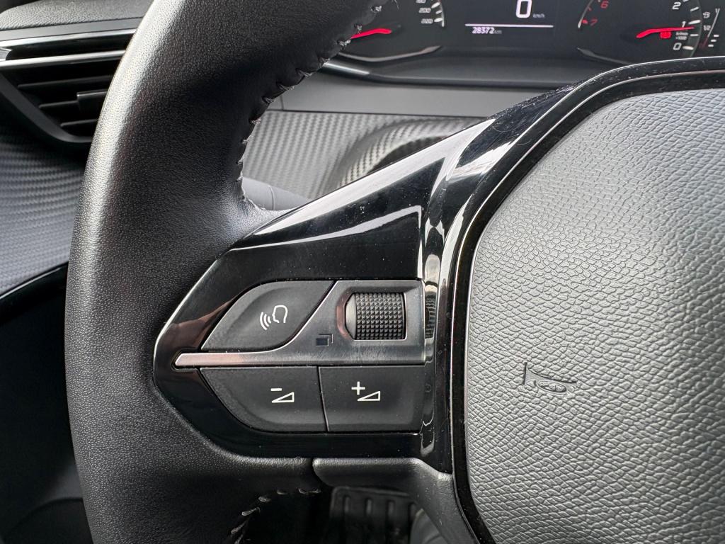 Peugeot 208 1.2 puretech blue lease active