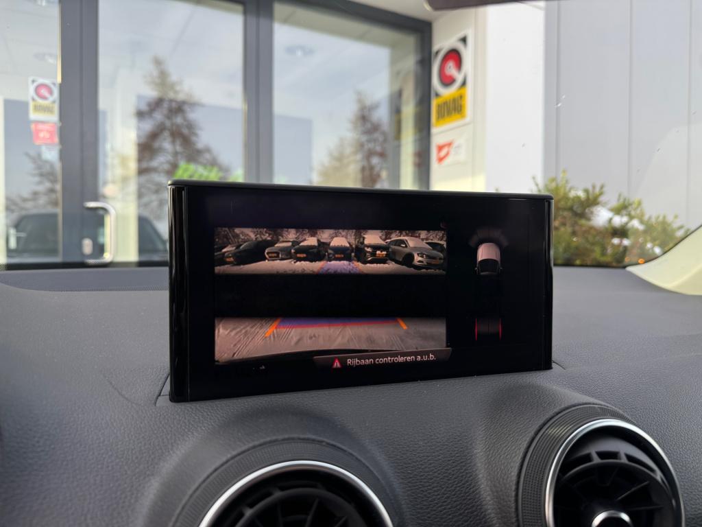 Audi Q2 1.5 tfsi *s edition . virtual * camera * black pack