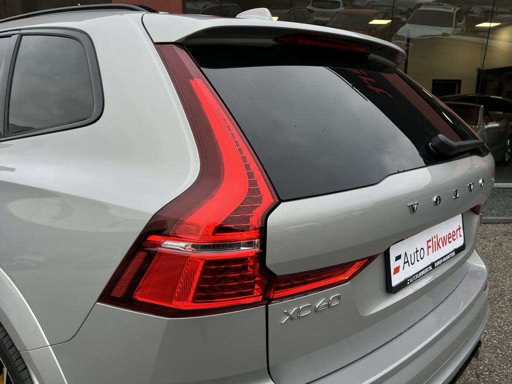 Volvo XC60 2.0 t8 plug-in hybrid awd polestar engineered | bowers&wilkins |