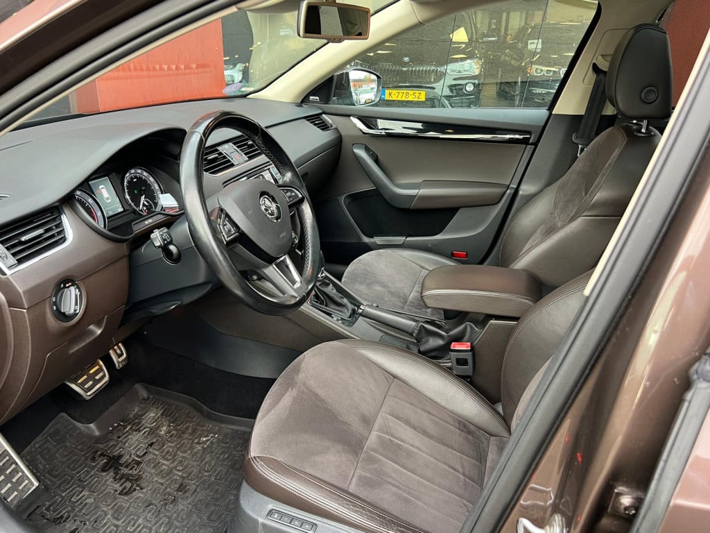 Skoda Octavia combi 1.8 tsi 4x4 laurin & klement | dsg | pano | trekhaak