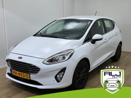 Ford Fiesta occasion luxe titanium met zwarte velgen en parkeercamera | bom