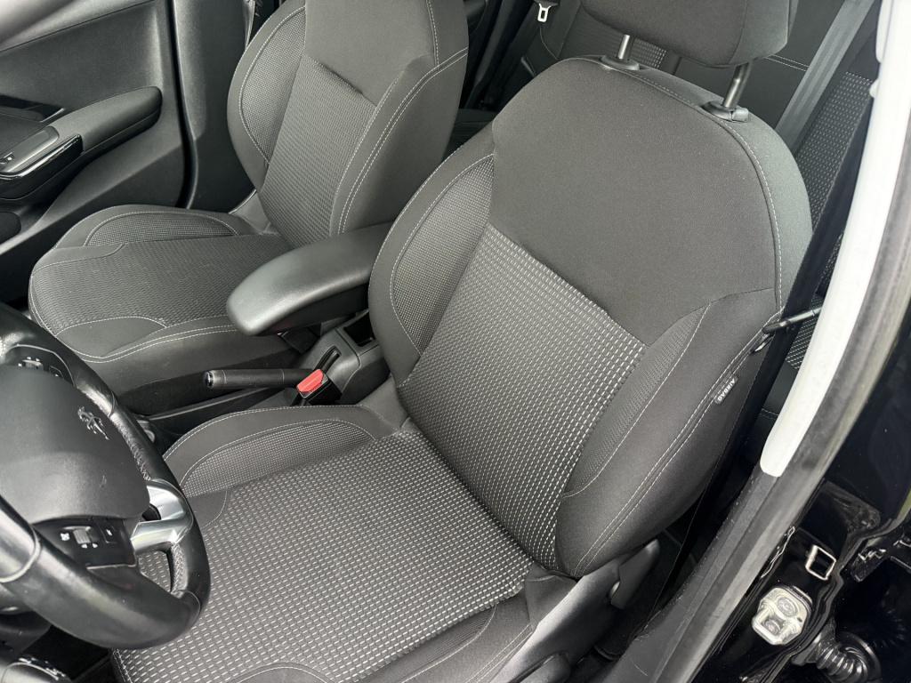 Peugeot 208 1.2 puretech blue lease executive 5-drs