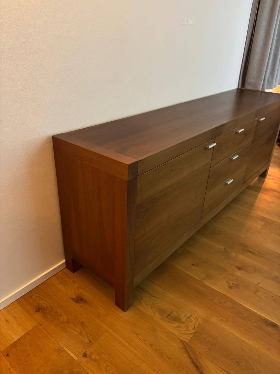 Mooi notenhouten modern dressoir