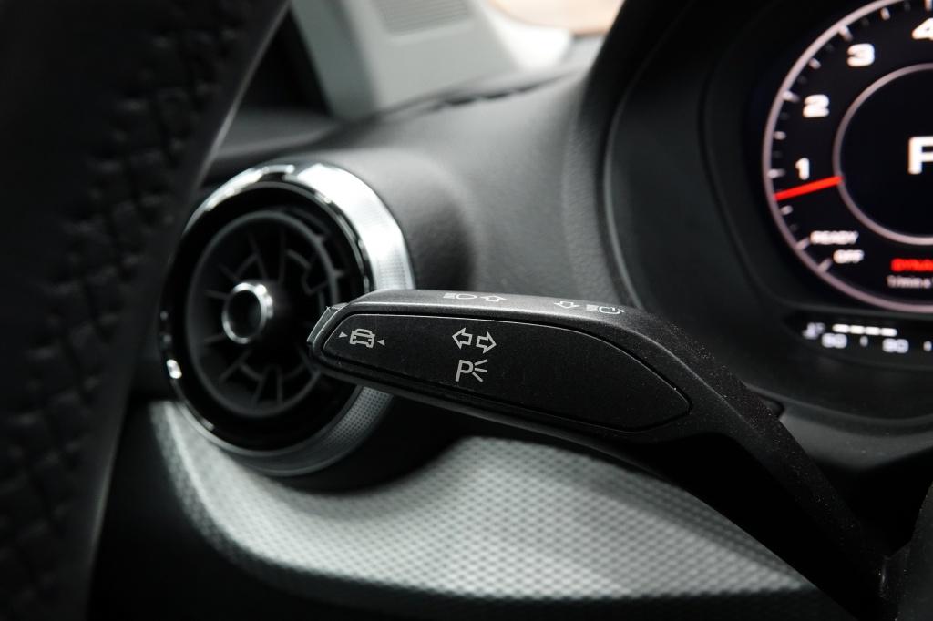 Audi Q2 35 tfsi s edition | keyless | acc | camera |