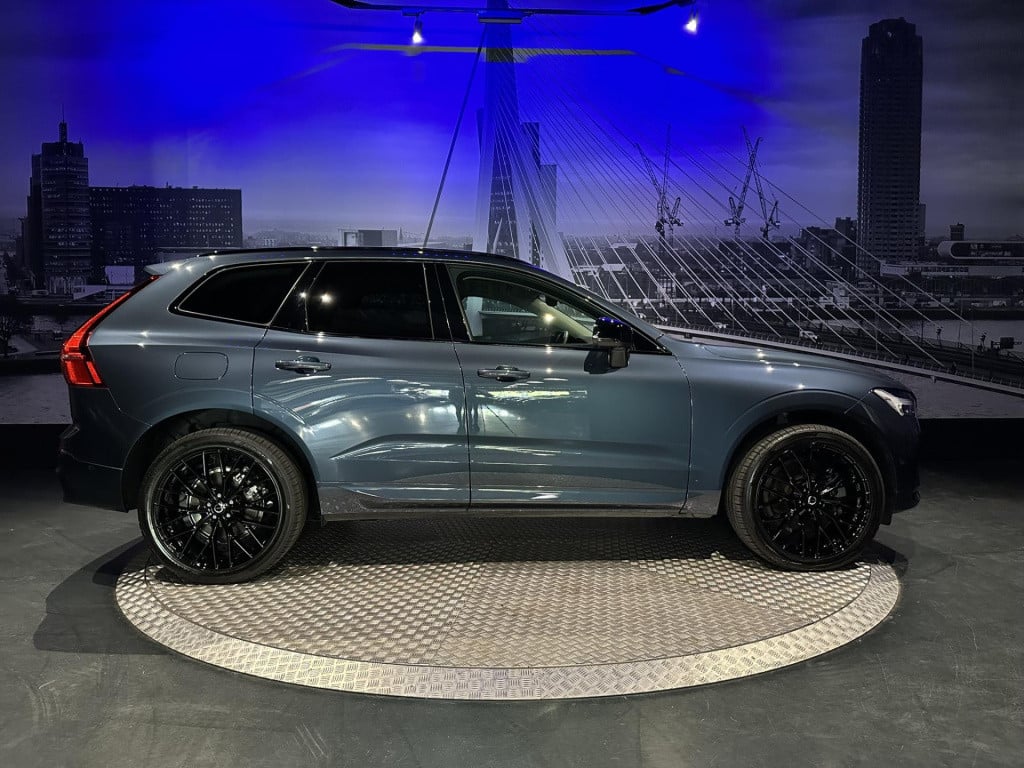 Volvo XC60 2.0 t6 plug-in hybrid awd plus dark *pano*hksound*leder*memory*