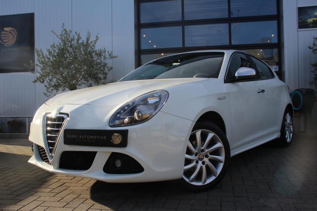 Alfa Romeo Giulietta 1.4 turbo super- sportiva - leer/alcantara - stoelverw