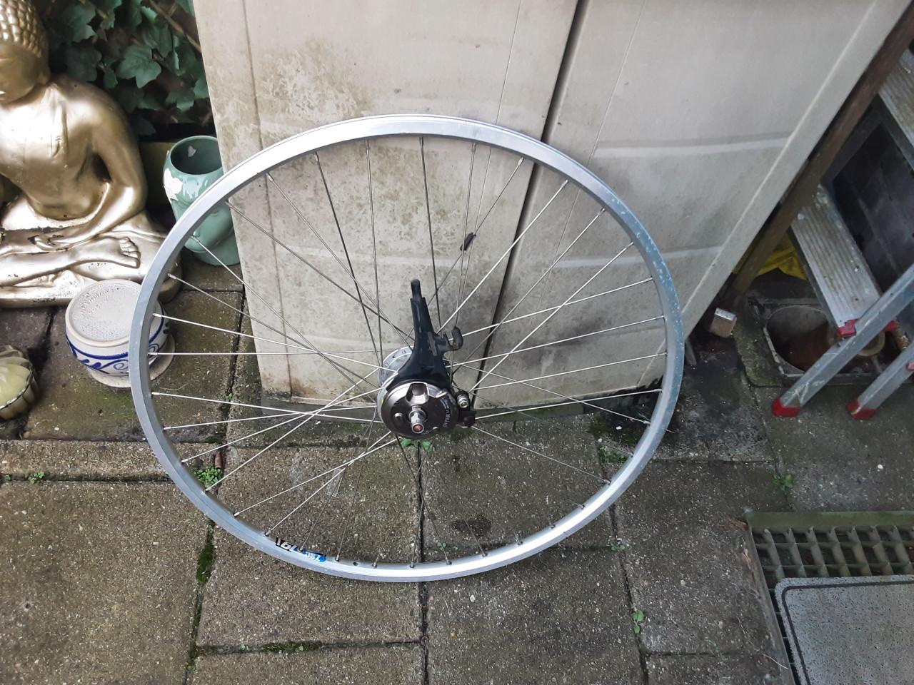 28 inch nexus voorwiel, naafdynamo, rollerbrake rem