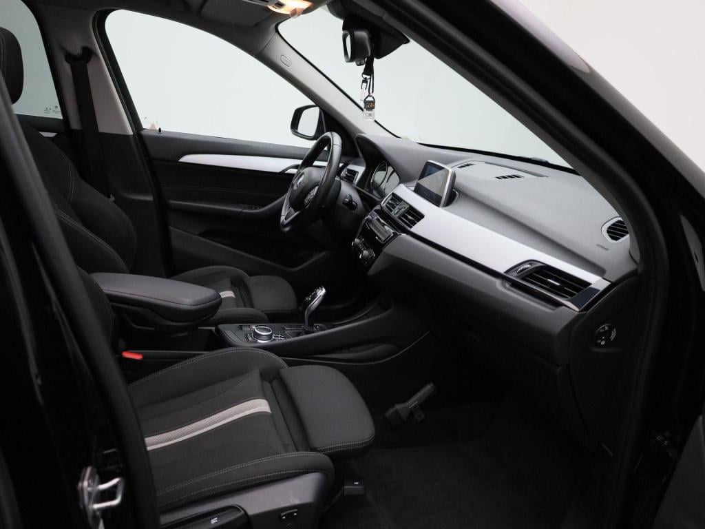BMW X1 sdrive20i executive | automaat | apple carplay / android auto | pano