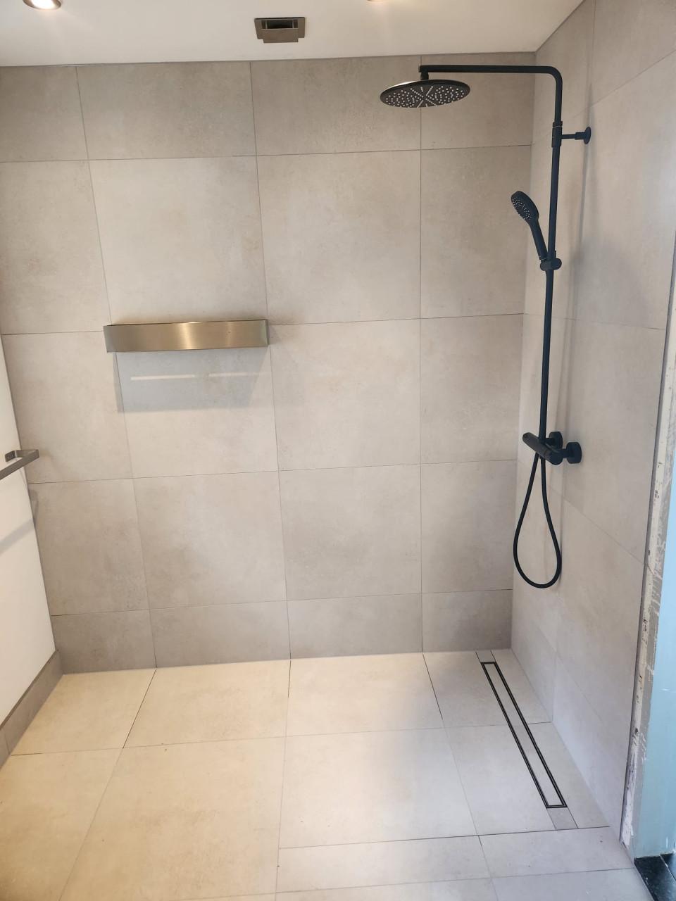 Tegelzetter nodig? Bel/app: 06 21937244 of Mail: jvbtegelzetter@gmail.com