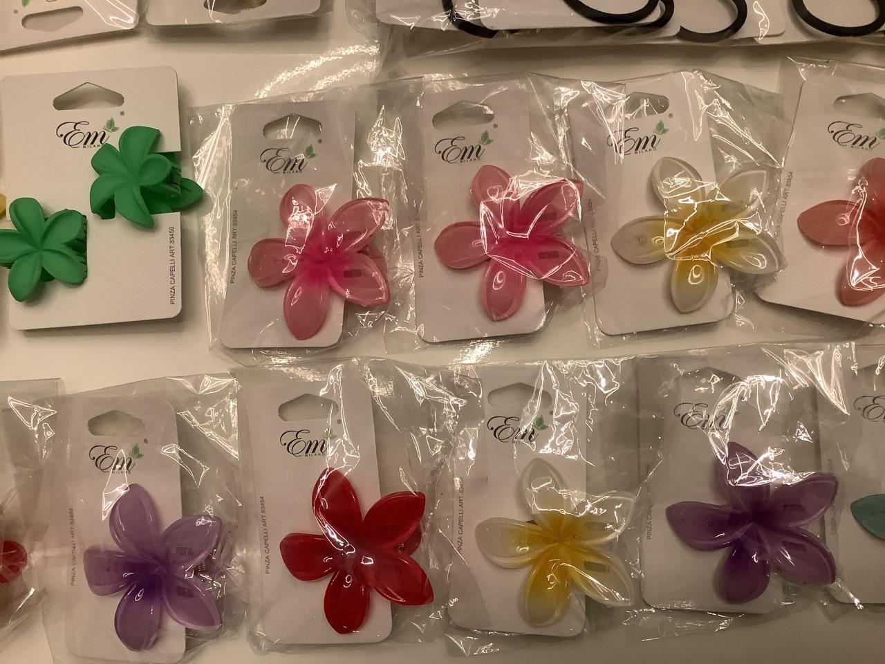 Partij leuke haarclips/haarspelden en haarelastieken. ( partij 23)