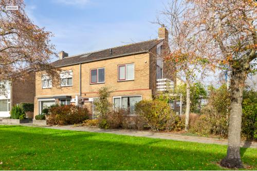 Te Koop, ruime Woning Paauwenburg, Vlissingen