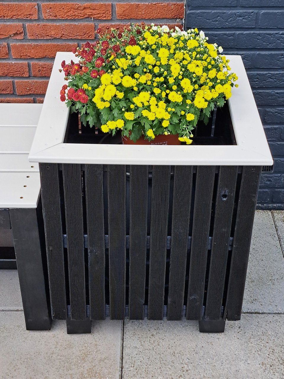 Mooie, stevige tuinbank incl. 2 plantenbakken - strak design