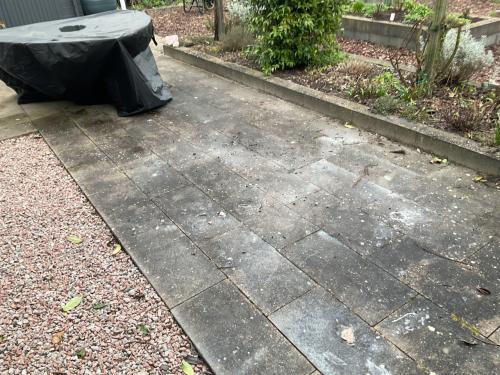 Terrastegels ongeveer 22 m2 meter beige/grijs.