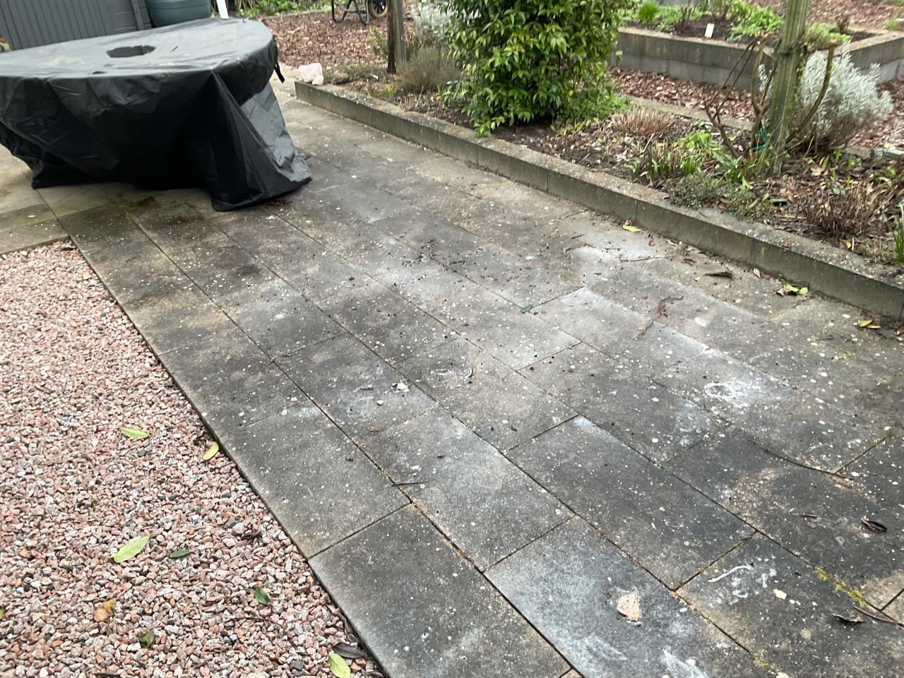 Terrastegels ongeveer 22 m2 meter beige/grijs.