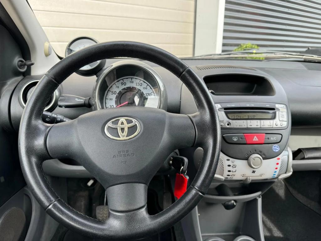 Toyota Aygo 1.0-12v aspiration green