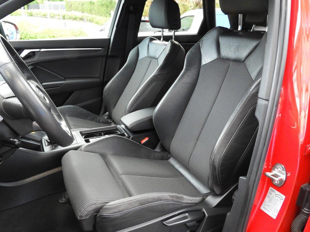 Audi Q3 35 tfsi s-line black optic nap trekhaak