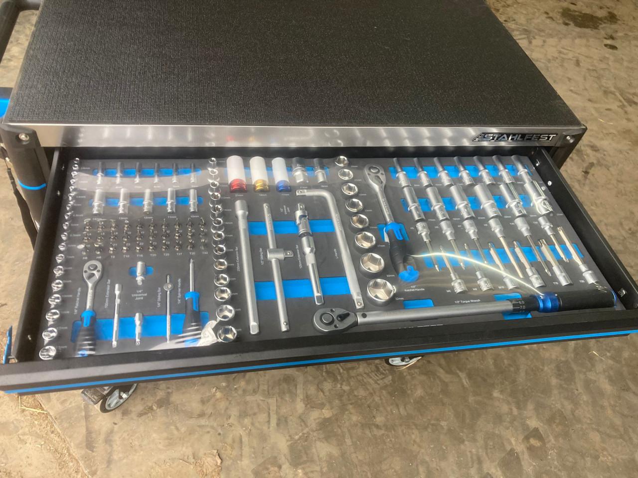 Gevulde gereedschapswagen Stahlfest