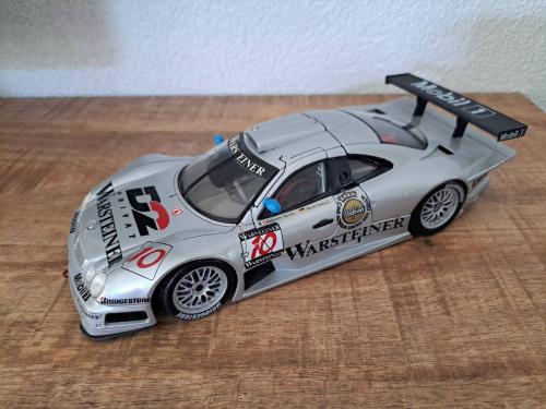 Mercedes-Benz CLK-GTR met startnummer 10