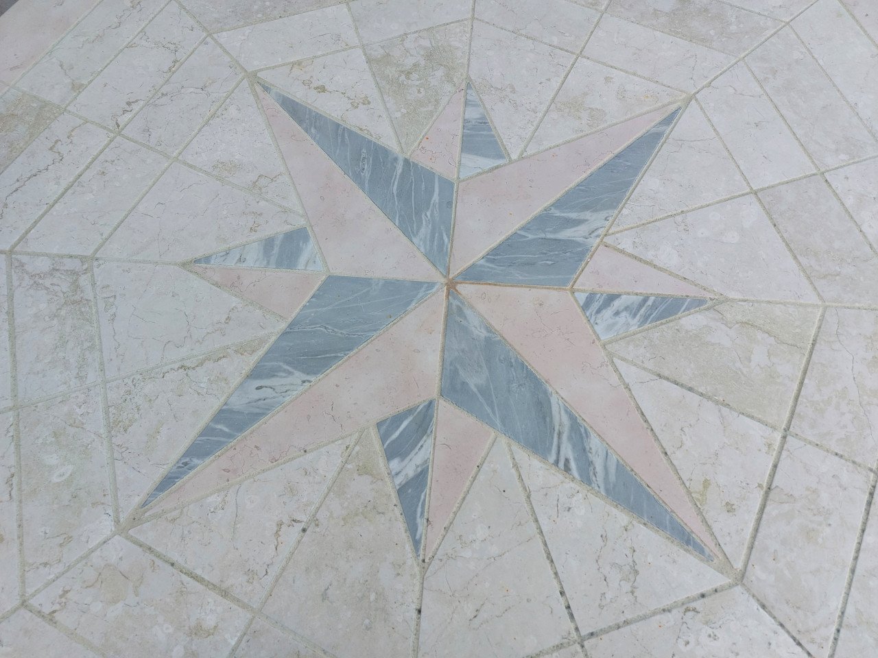 Prachtige zware stenen tuintafel