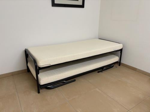 Logeerbed AVEK twin met onderschuifbed