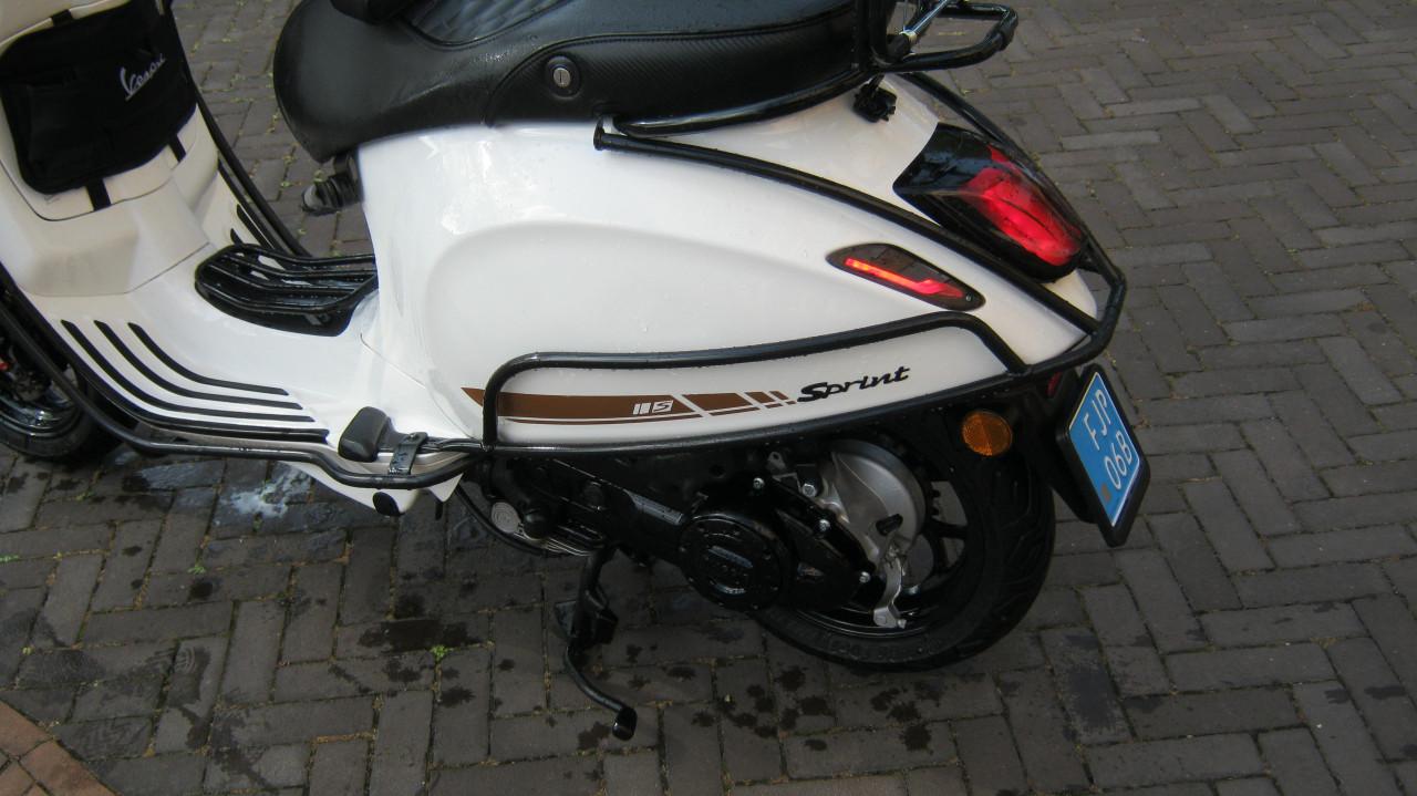 TE KOOP VESPA SPRINT IGET UIT NOVEMBER 2021  VOOR 2950 EURO