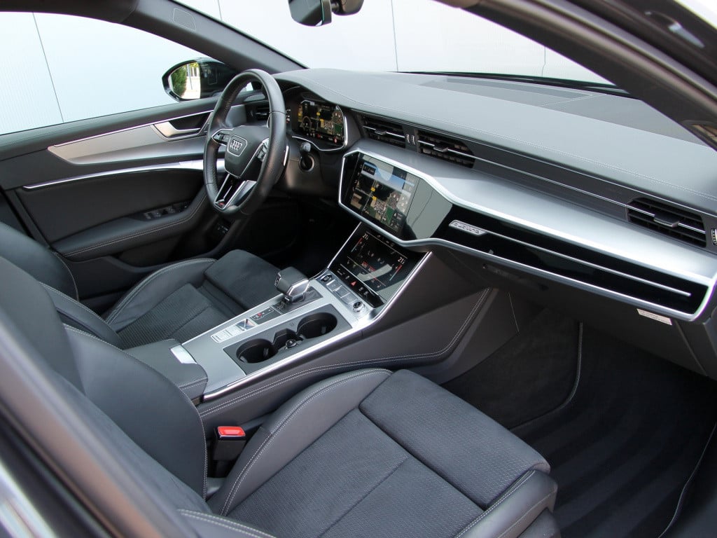 Audi A6 avant 55tfsi e hybrid 367pk quattro competition s-line | pano dak |