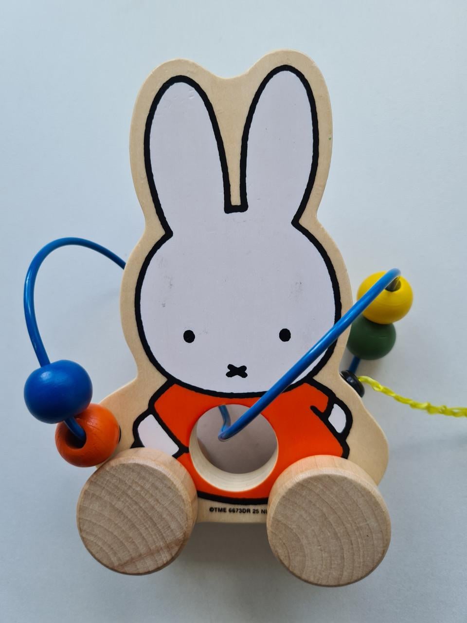 Nijntje houten trekfiguur met kralendoolhof van Bambolino Toys