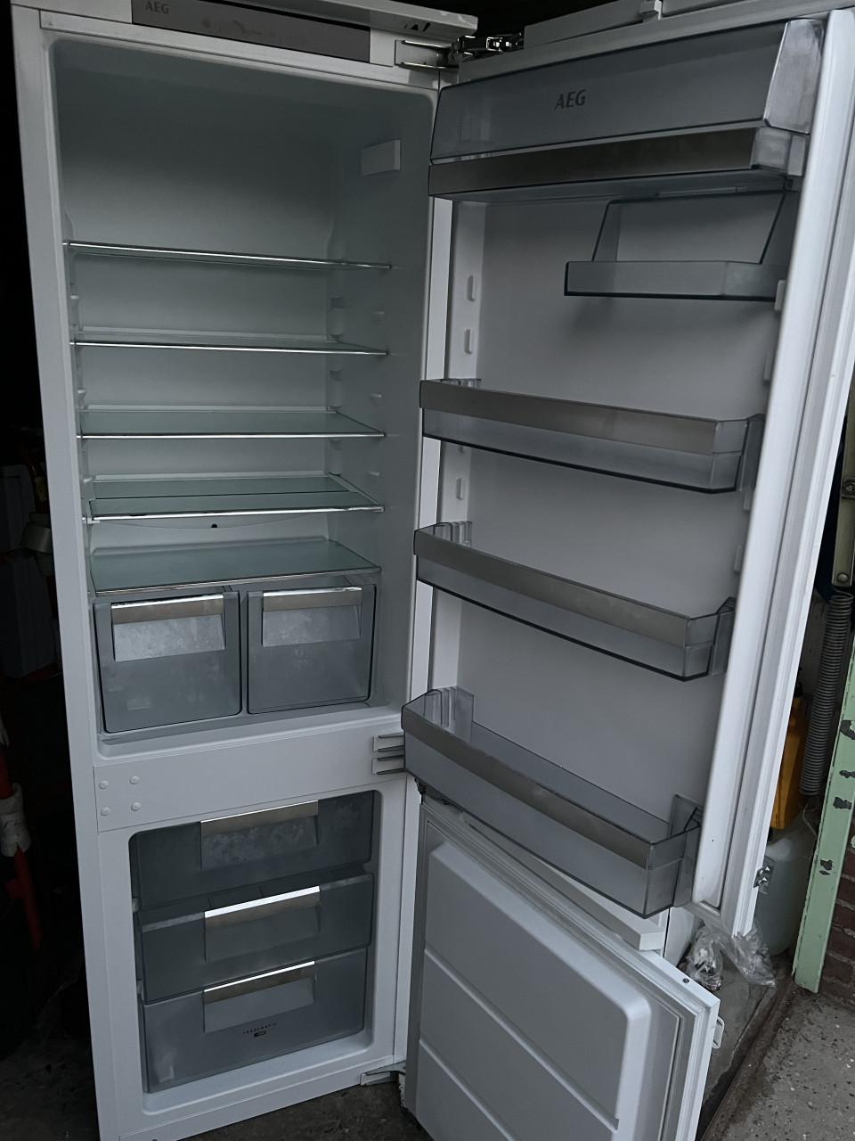 AEG SCE818E3LC inbouw koel vries-combinatie 177x55 cm.