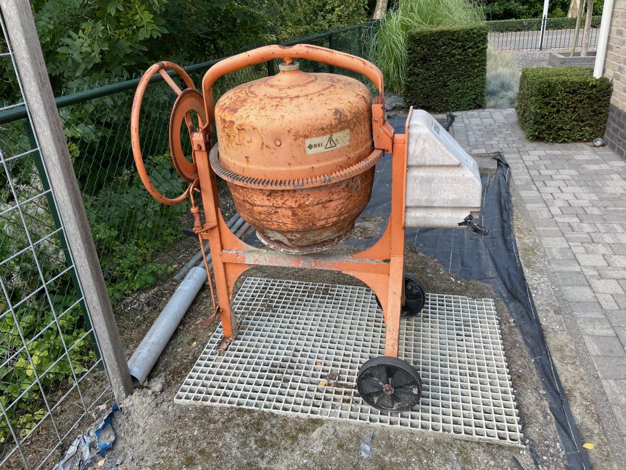 Te Koop: Zeer robuuste Atika 145S profi betonmolen 125 euro!