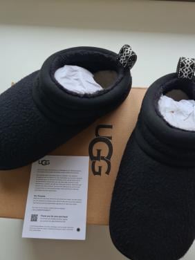 Nieuwe zwarte UGG pantoffels  Maat 32,5