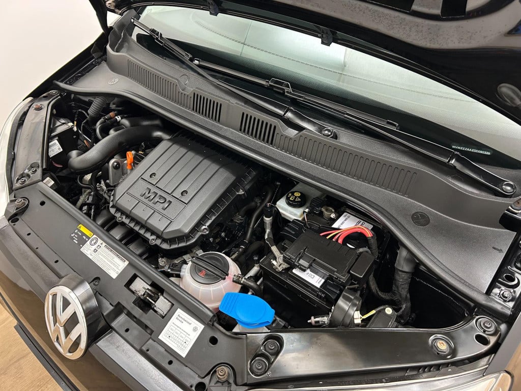 Volkswagen UP! occasion 1.0 high up! bluemotion | zwart | airco | aux | twe
