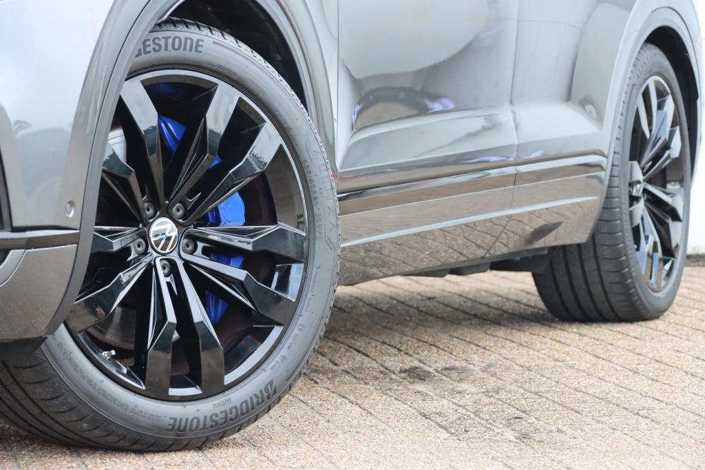 Volkswagen Touareg 3.0 tsi ehybrid 4motion black style 380pk tiptronic | so