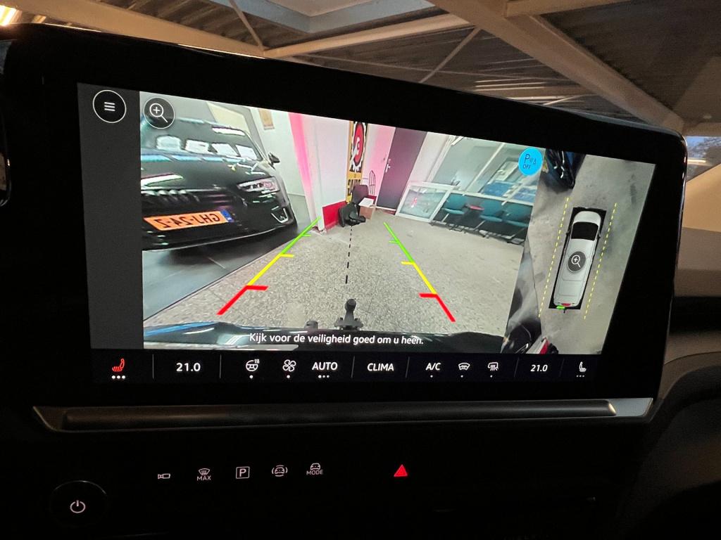 Volkswagen E-transporter 32 l2h1 bulli 64 kwh bulli 285pk, trekhaak enz..