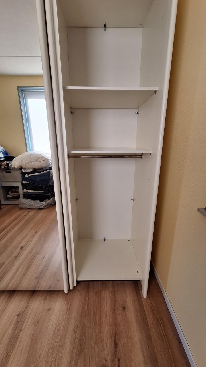 Kleerkast met schuifdeuren