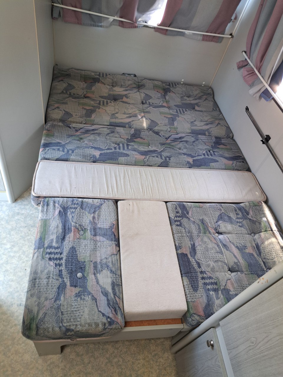 Beyerland 390-D caravan