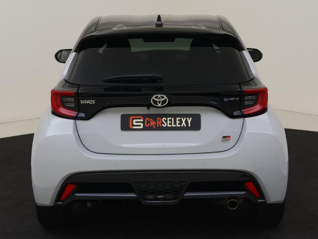 Toyota Yaris 1.5 hybrid 130 gr sport