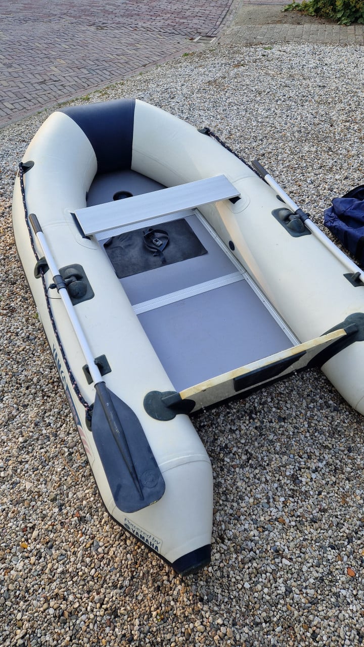 Yam 265S rubberboot met Yamaha 4 pk buitenboordmotor